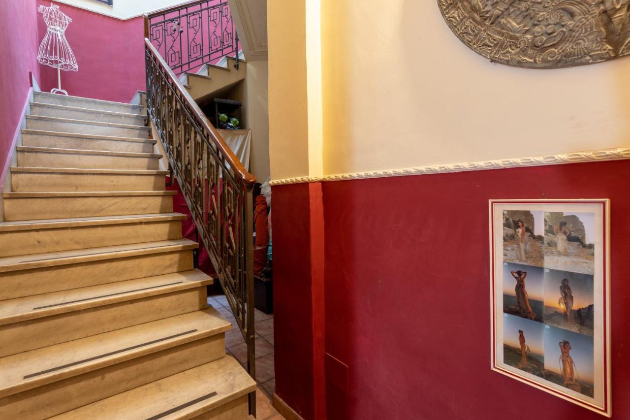 Zefiro Rooms Catania Bagian luar foto