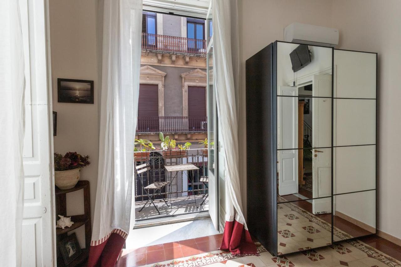 Zefiro Rooms Catania Bagian luar foto