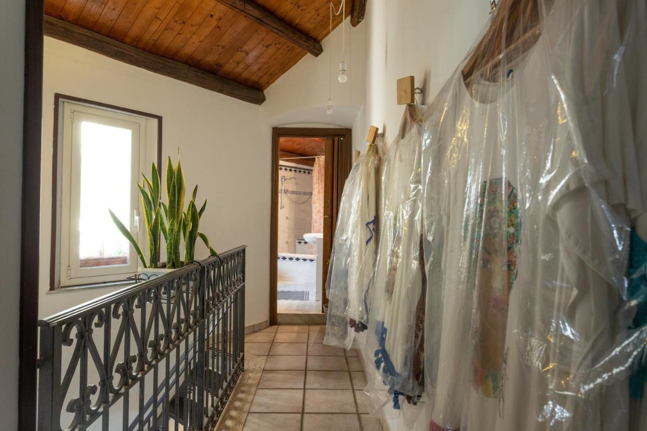 Zefiro Rooms Catania Bagian luar foto