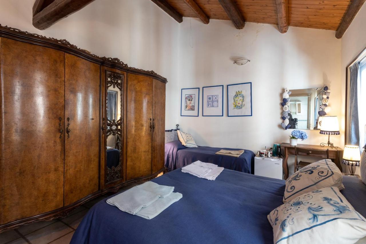 Zefiro Rooms Catania Bagian luar foto