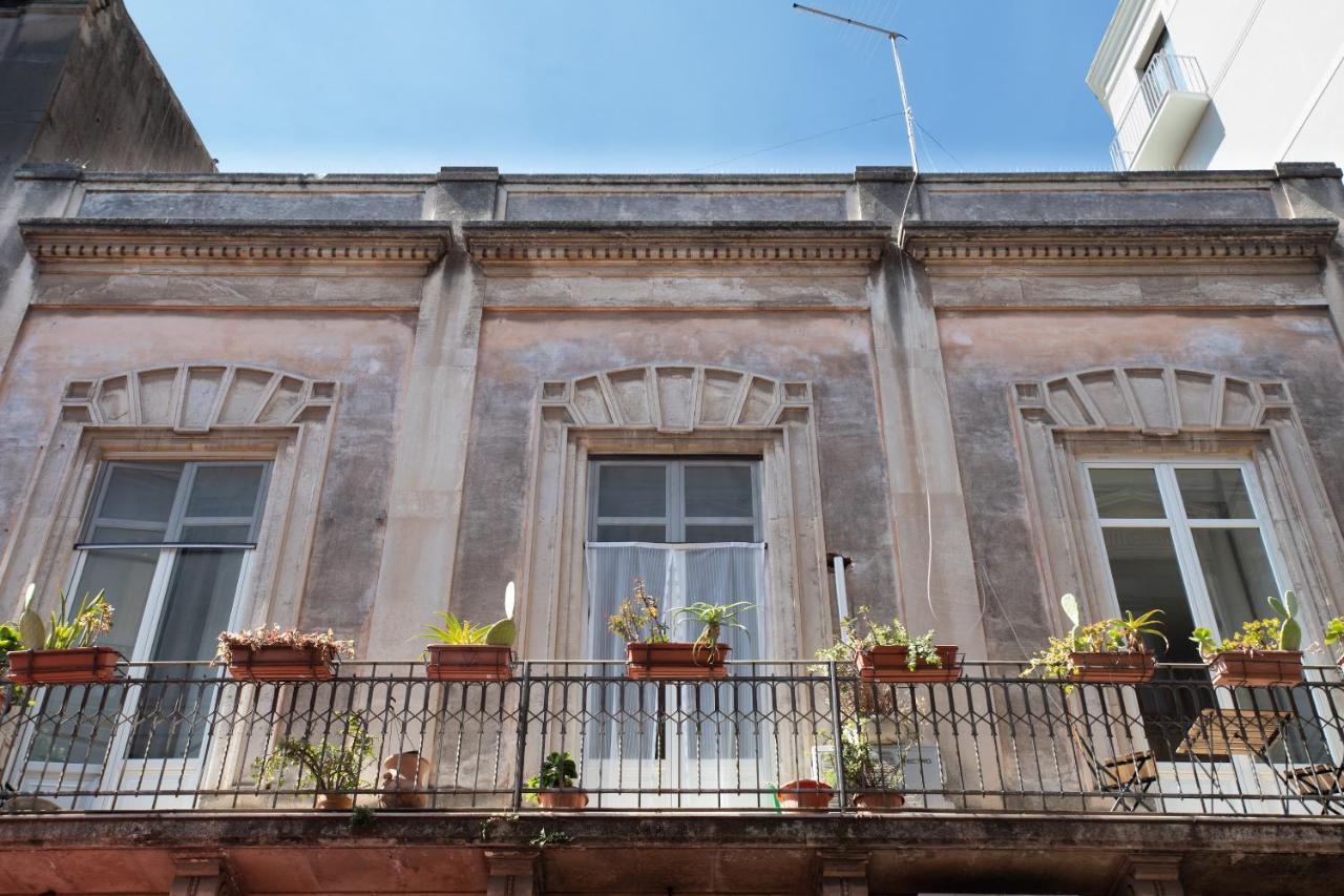 Zefiro Rooms Catania Bagian luar foto