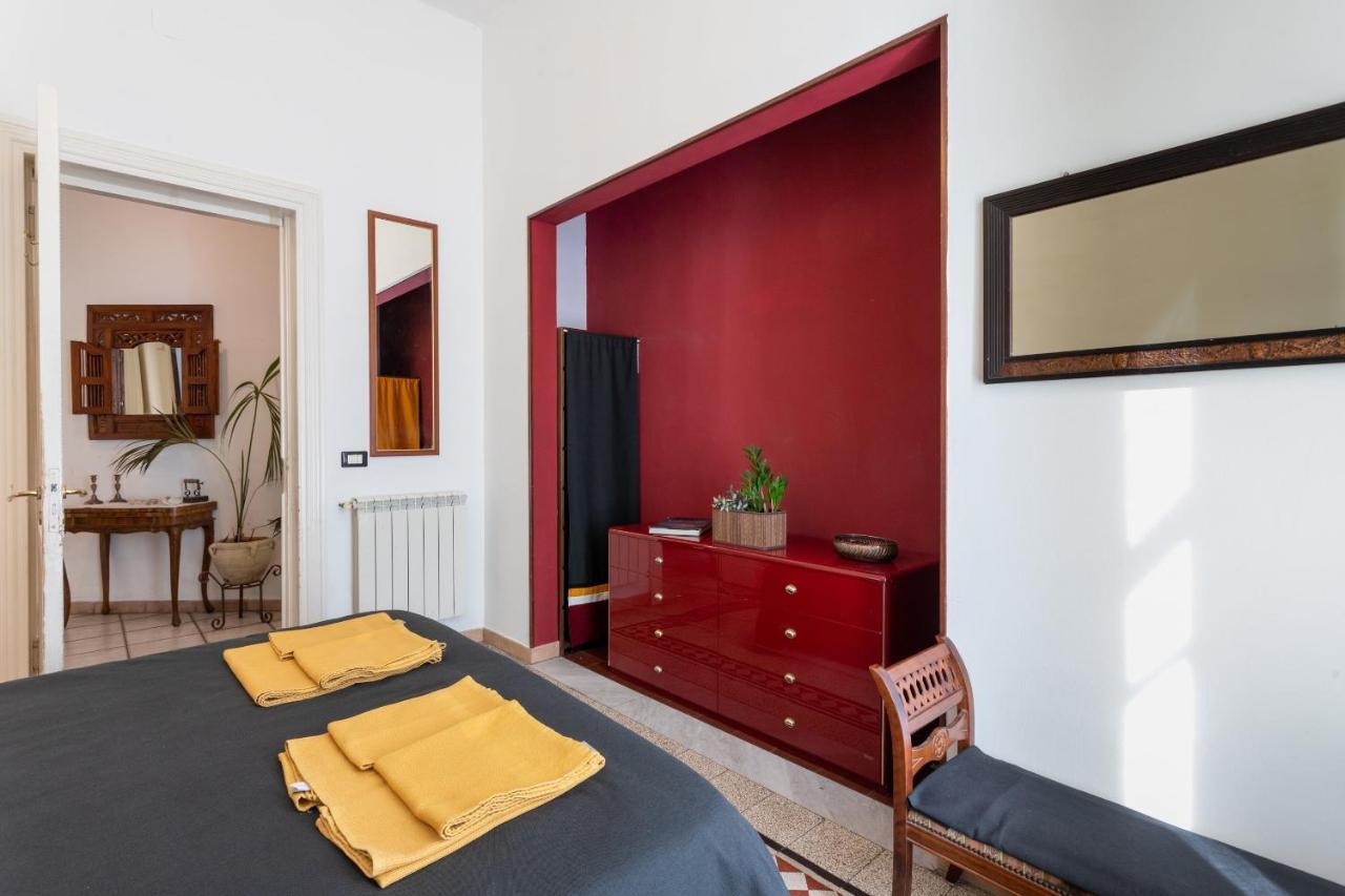 Zefiro Rooms Catania Bagian luar foto
