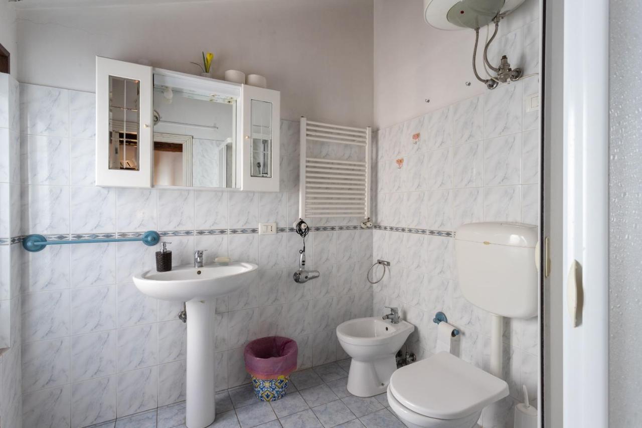 Zefiro Rooms Catania Bagian luar foto