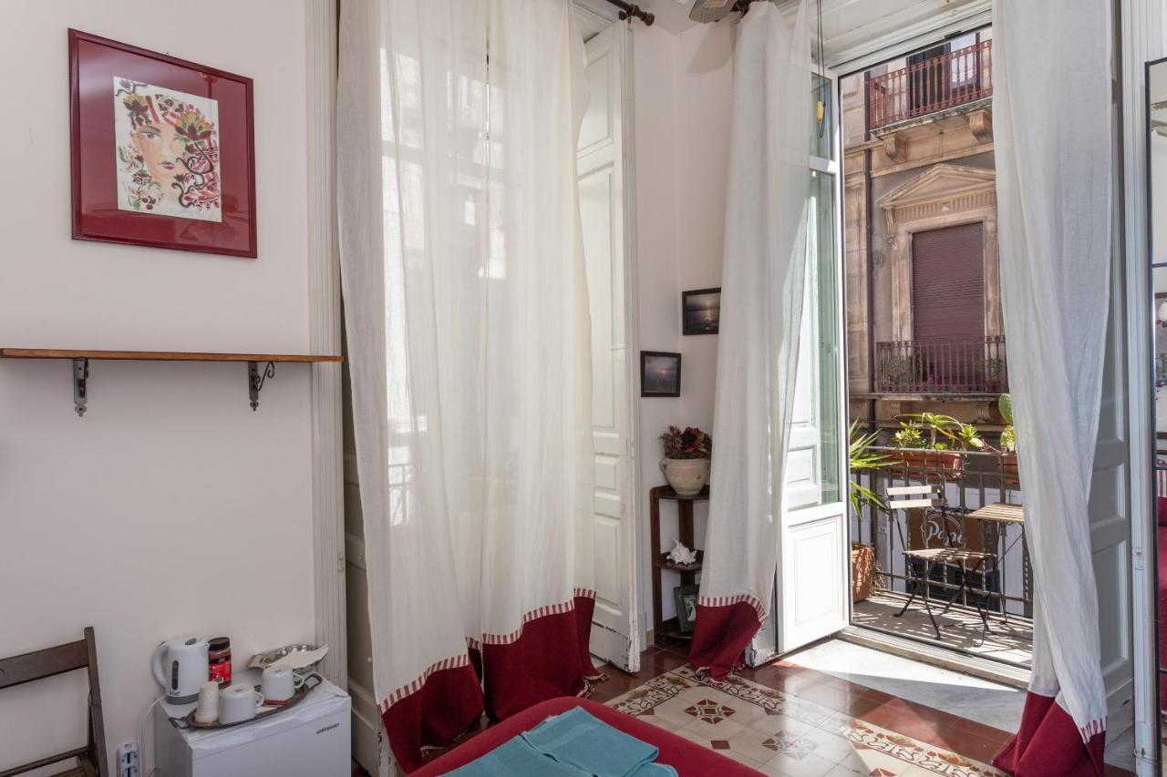 Zefiro Rooms Catania Bagian luar foto