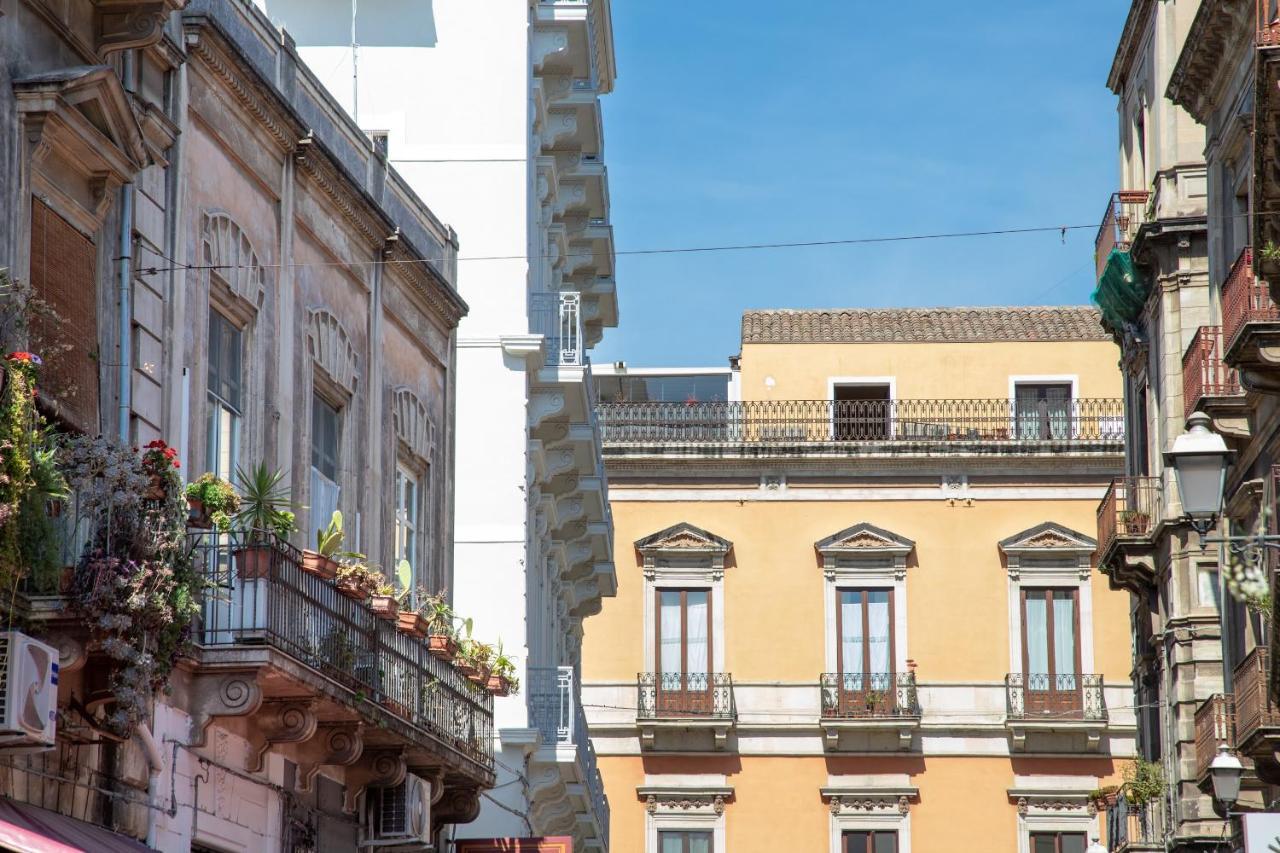 Zefiro Rooms Catania Bagian luar foto